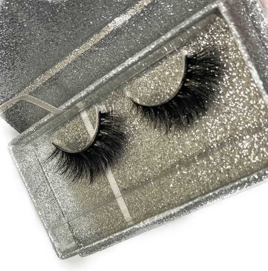 Lilac (Short 18MM Lashes) Includes lash applicator and lash brush π