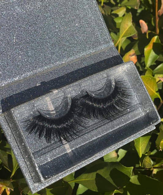 Orchid (Long 25MM Lashes) Includes lash applicator and lash brush π