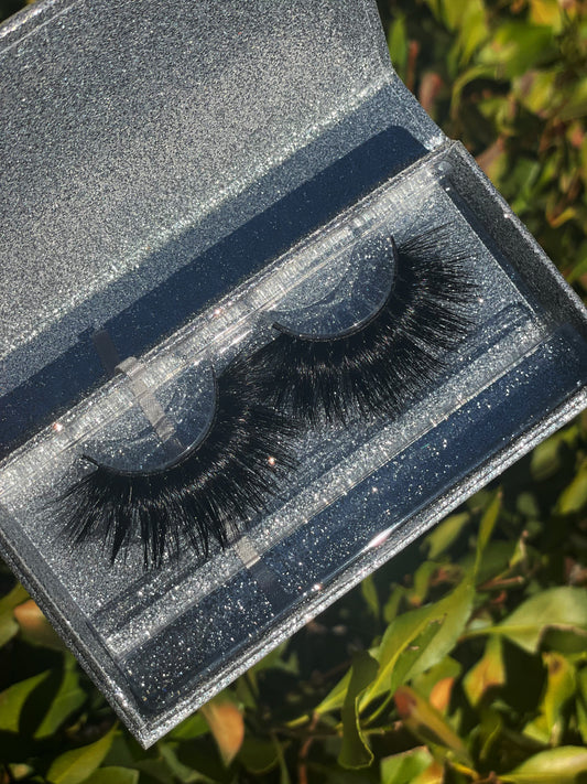 Orchid (Long 25MM Lashes) Includes lash applicator and lash brush π