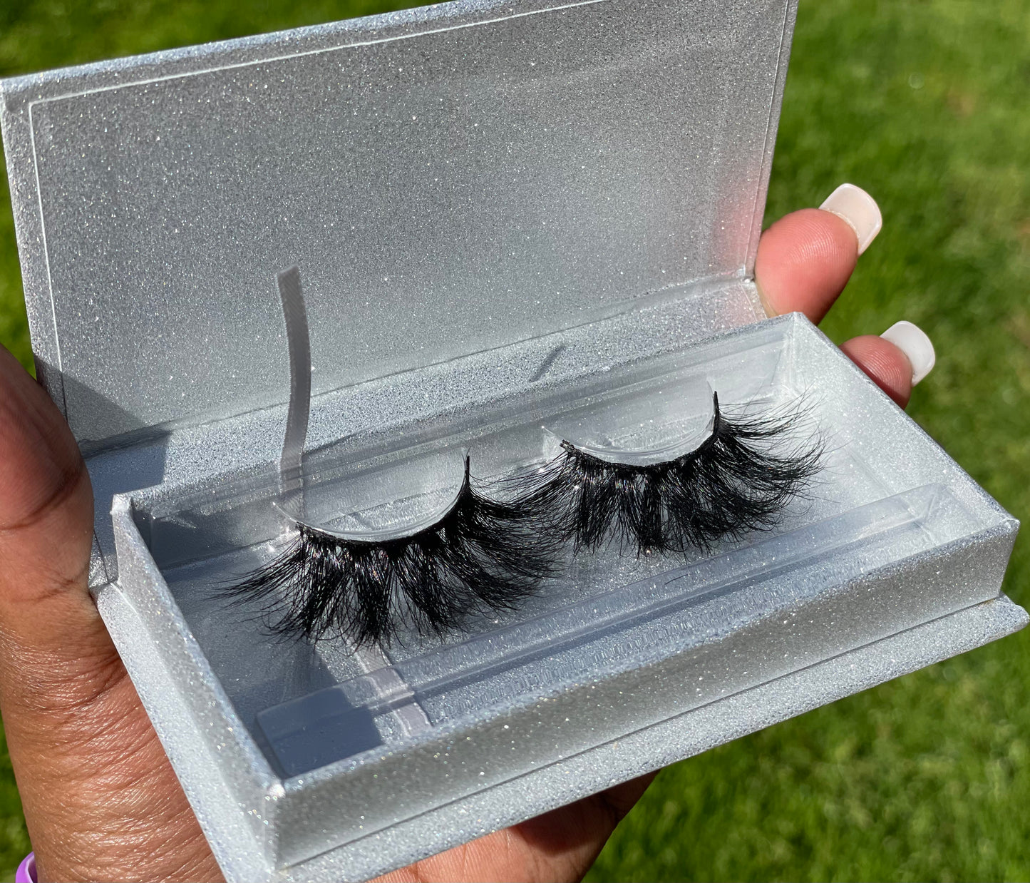Amethyst (Long 25MM Lashes) Includes lash applicator and lash brush 💜