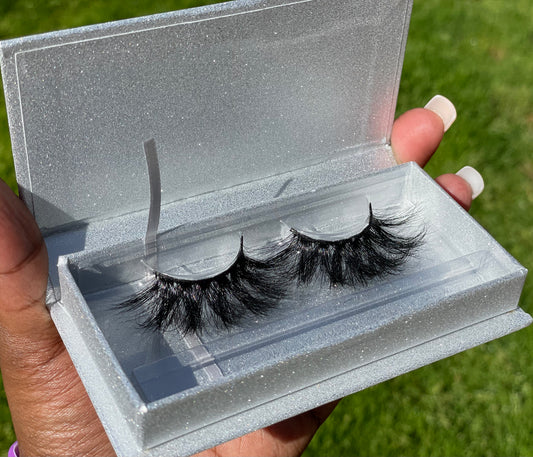 Amethyst (Long 25MM Lashes) Includes lash applicator and lash brush 💜