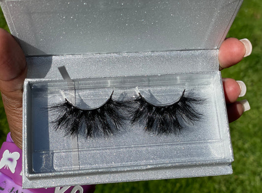 Amethyst (Long 25MM Lashes) Includes lash applicator and lash brush 💜